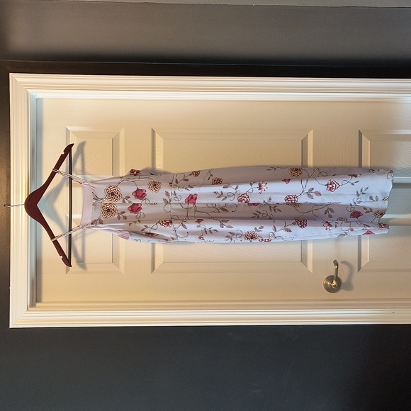 Chelsea28 Lavender Spaghetti Strap Dress with Floral Pattern, Size 4 - Picture 3 of 4